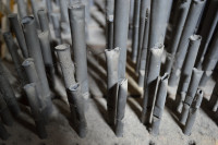 pozaklepywane piszczałki metalowe